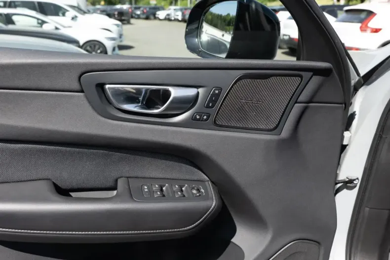 Volvo XC60 din 2023 cu 22.333 km - oferta VOL115187 - foto 15