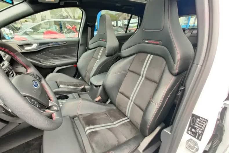 Ford Focus din 2024 cu 14.510 km - oferta FOR115211 - foto 17