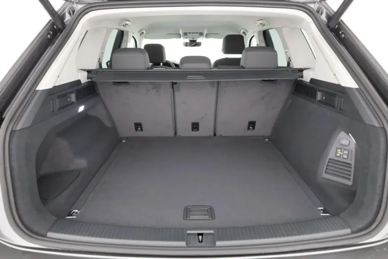 Volkswagen Touareg din 2025 cu 10 km - oferta VOL115242 - foto 10