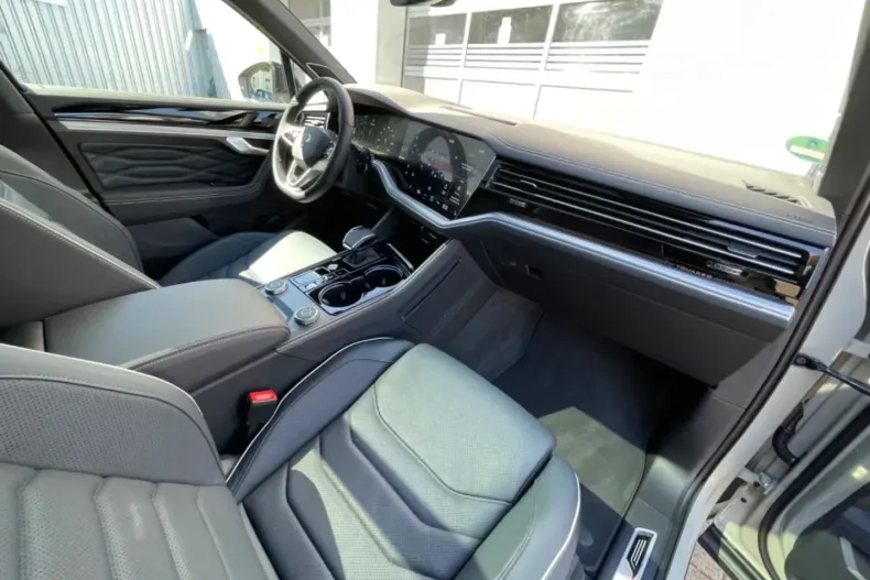 Volkswagen Touareg din 2024 cu 22.000 km - oferta VOL115256 - foto 12