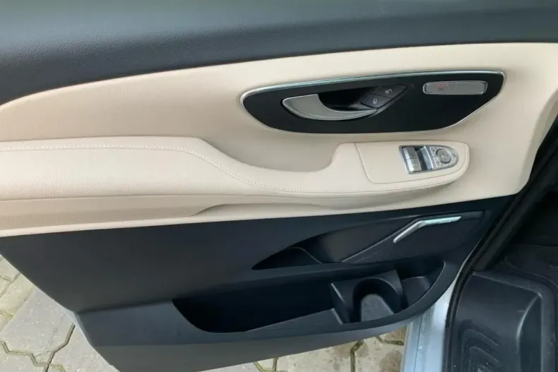 Mercedes-Benz V 300 din 2024 cu 8.300 km - oferta MER115296 - foto 11