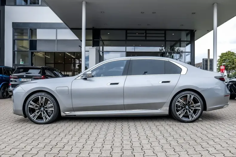 BMW 750 din 2024 cu 49.825 km - oferta BMW115331 - foto 3