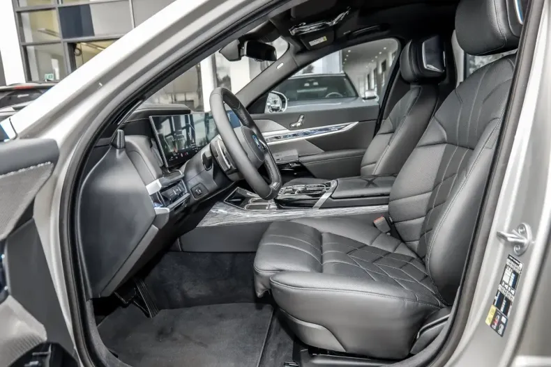 BMW 750 din 2024 cu 49.825 km - oferta BMW115331 - foto 7