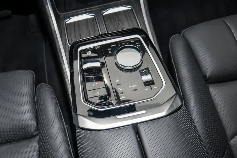 BMW 750 din 2024 cu 49.825 km - oferta BMW115331 - foto 15