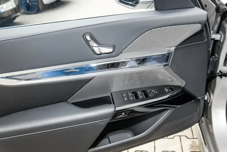 BMW 750 din 2024 cu 49.825 km - oferta BMW115331 - foto 18