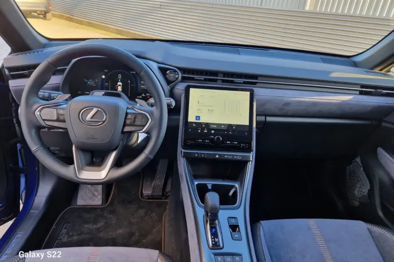 Lexus LBX din 2024 cu 3.022 km - oferta LEX115337 - foto 9