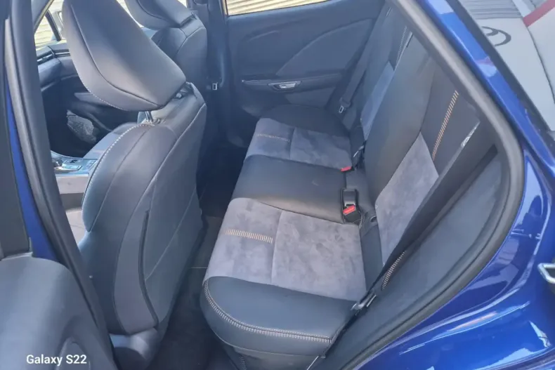 Lexus LBX din 2024 cu 3.022 km - oferta LEX115337 - foto 18