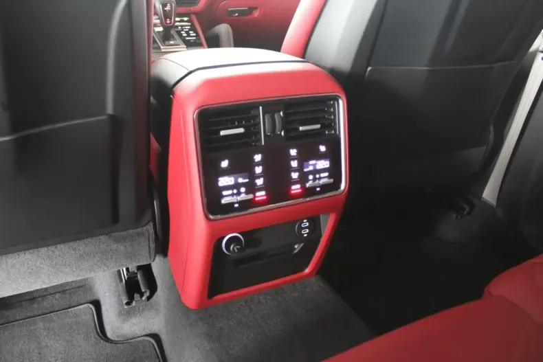 Porsche Cayenne din 2025 cu 25 km - oferta POR115342 - foto 8