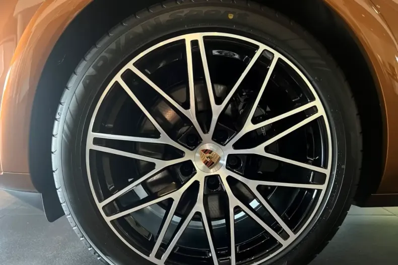 Porsche Cayenne din 2025 cu 5 km - oferta POR115354 - foto 3