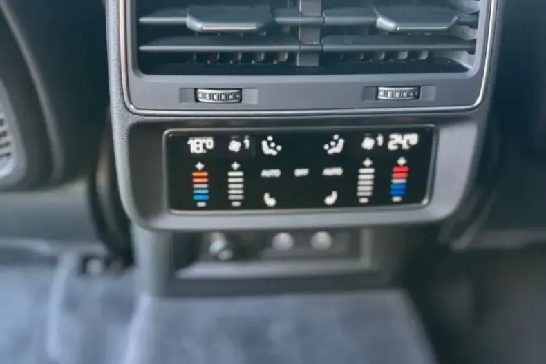 Audi RSQ8 din 2023 cu 14.000 km - oferta AUD115360 - foto 10