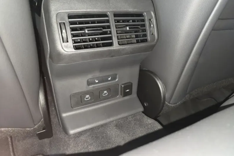 Land Rover Range Rover Velar din 2024 cu 1.017 km - oferta LAN115362 - foto 18