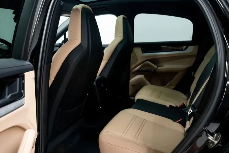 Porsche Cayenne din 2025 cu 174 km - oferta POR115366 - foto 11