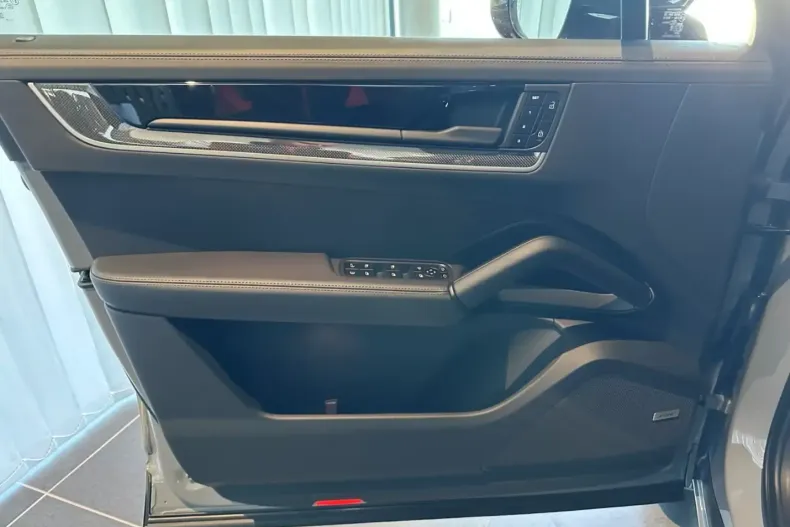 Porsche Cayenne din 2025 cu 9.000 km - oferta POR115375 - foto 4