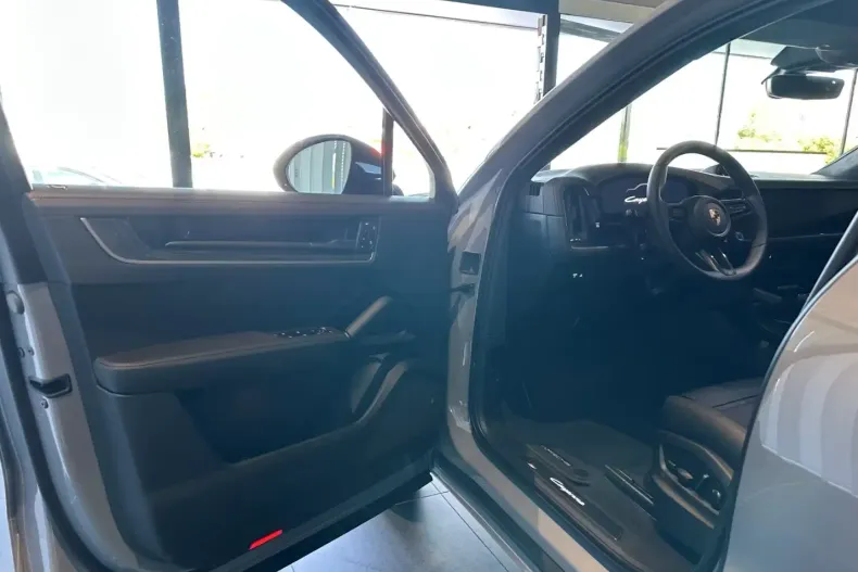 Porsche Cayenne din 2025 cu 9.000 km - oferta POR115375 - foto 8