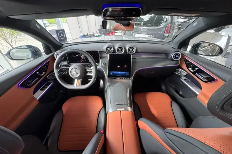 Mercedes-Benz GLC 200 din 2025 cu 4.100 km - oferta MER115389 - foto 3