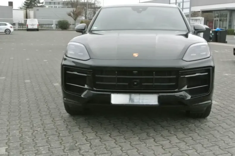 Porsche Cayenne din 2025 cu 7.999 km - oferta POR115390 - foto 1