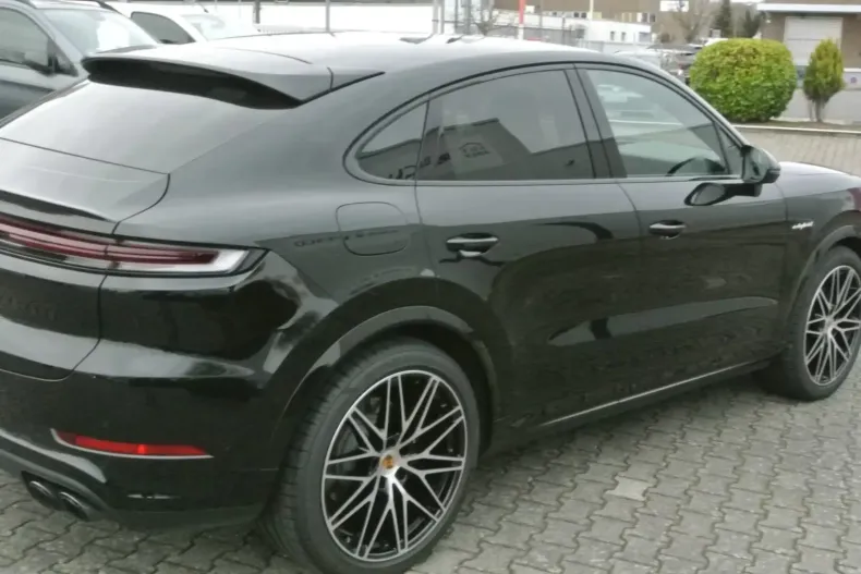 Porsche Cayenne din 2025 cu 7.999 km - oferta POR115390 - foto 3
