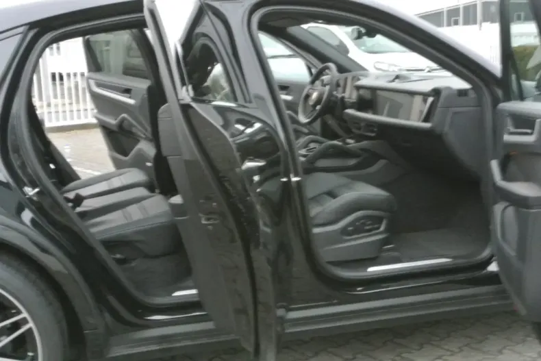 Porsche Cayenne din 2025 cu 7.999 km - oferta POR115390 - foto 6