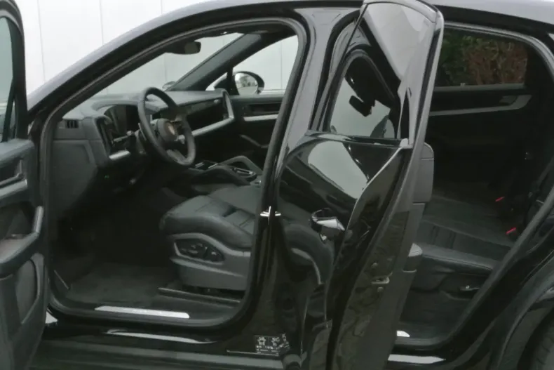 Porsche Cayenne din 2025 cu 7.999 km - oferta POR115390 - foto 7