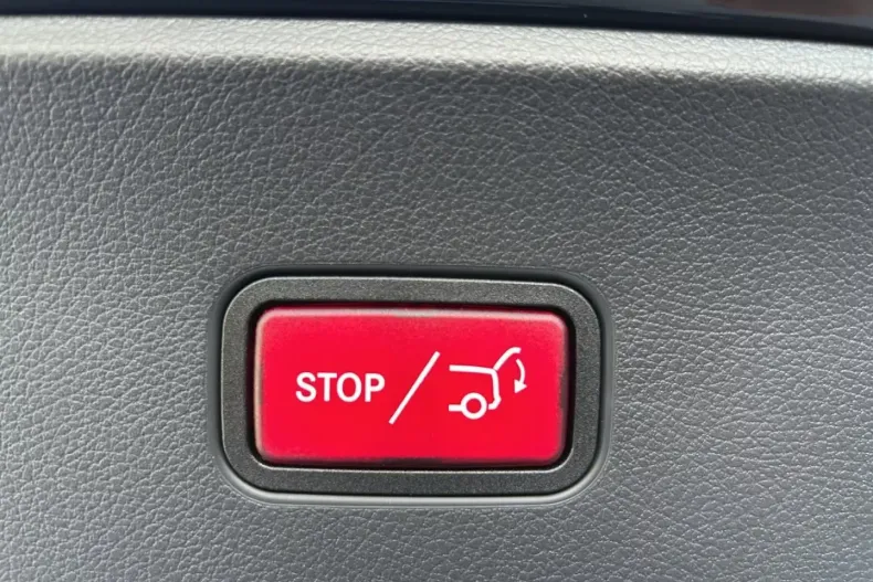 Mercedes-Benz GLC 220 din 2025 cu 10.000 km - oferta MER115417 - foto 11