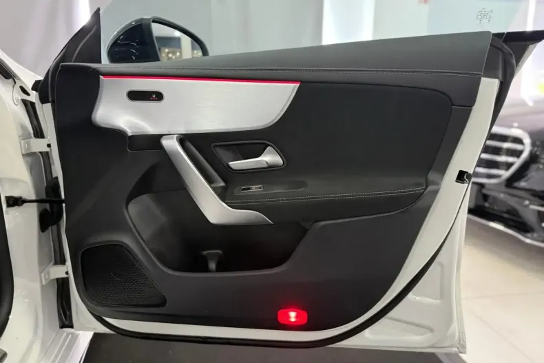 Mercedes-Benz CLA 200 din 2021 cu 74.662 km - oferta MER115418 - foto 20