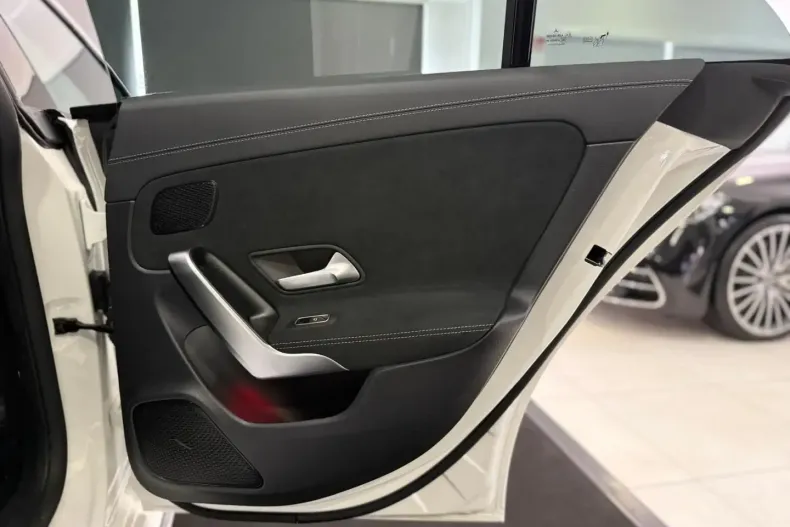 Mercedes-Benz CLA 200 din 2021 cu 74.662 km - oferta MER115418 - foto 22