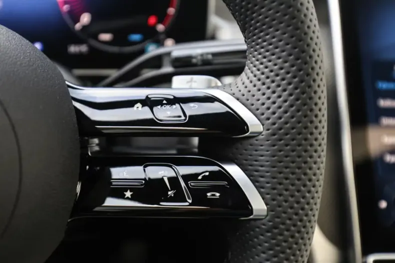 Mercedes-Benz GLC 220 din 2025 cu 19.900 km - oferta MER115420 - foto 2