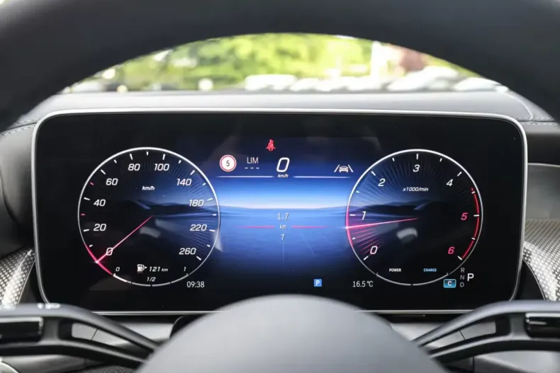 Mercedes-Benz GLC 220 din 2025 cu 19.900 km - oferta MER115420 - foto 4