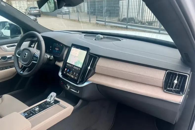 Volvo XC90 din 2025 cu 10 km - oferta VOL115459 - foto 11