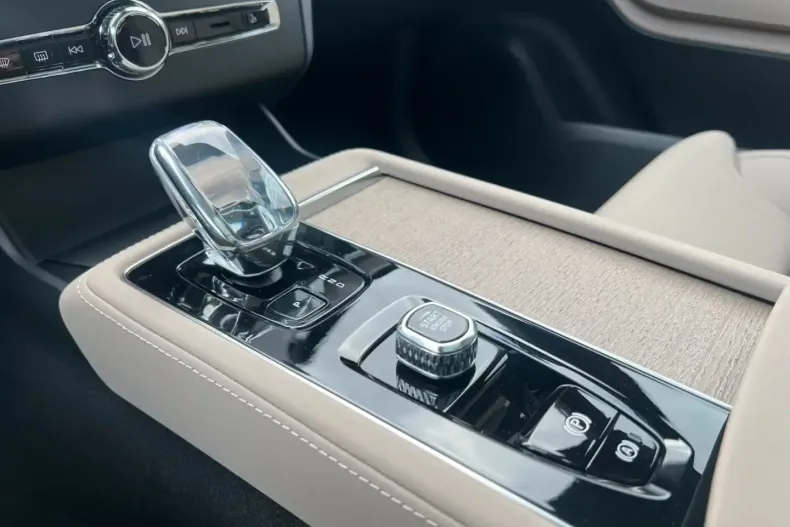 Volvo XC90 din 2025 cu 10 km - oferta VOL115459 - foto 14