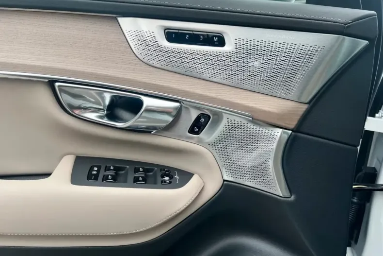 Volvo XC90 din 2025 cu 10 km - oferta VOL115459 - foto 23