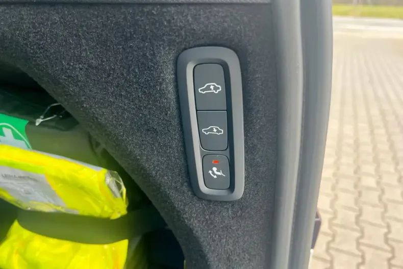 Volvo XC90 din 2025 cu 10 km - oferta VOL115459 - foto 30