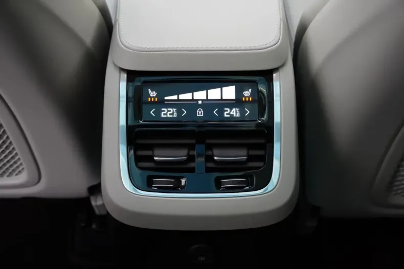 Volvo XC90 din 2025 cu 7 km - oferta VOL115466 - foto 18