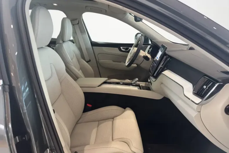 Volvo XC60 din 2025 cu 10 km - oferta VOL115483 - foto 11