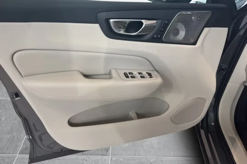 Volvo XC60 din 2025 cu 10 km - oferta VOL115483 - foto 13