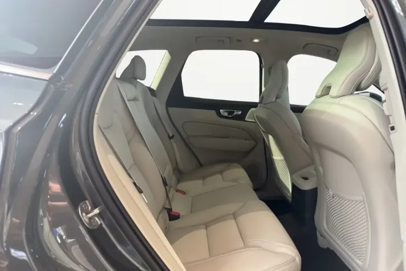 Volvo XC60 din 2025 cu 10 km - oferta VOL115483 - foto 14