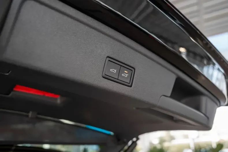 Volkswagen Touareg din 2025 cu 7.500 km - oferta VOL115511 - foto 5