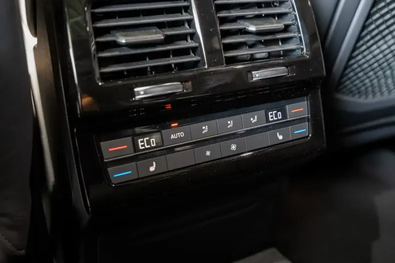 Volkswagen Touareg din 2025 cu 7.500 km - oferta VOL115511 - foto 7