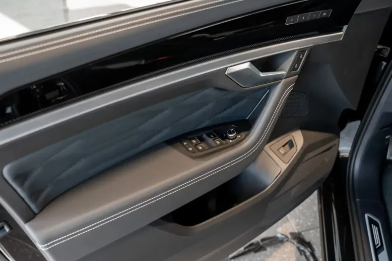 Volkswagen Touareg din 2025 cu 7.500 km - oferta VOL115511 - foto 9