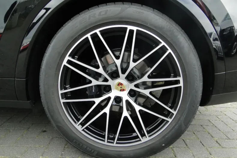 Porsche Cayenne din 2024 cu 15.000 km - oferta POR115521 - foto 28