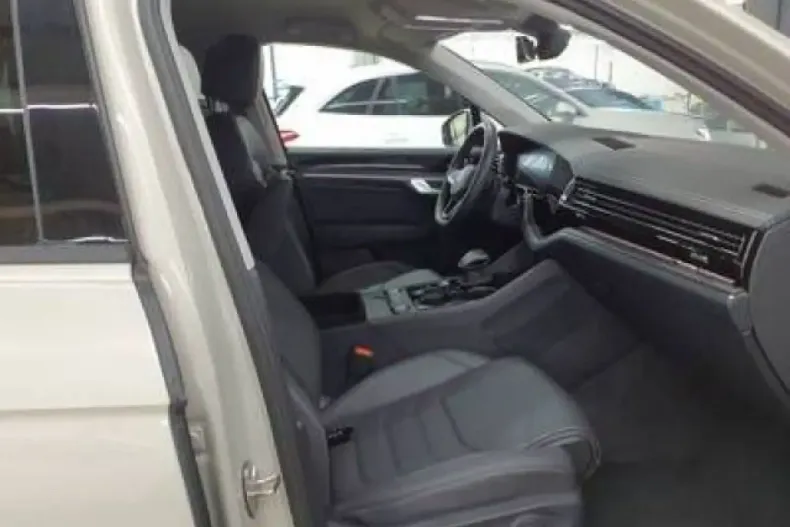 Volkswagen Touareg din 2024 cu 28.500 km - oferta VOL115527 - foto 3