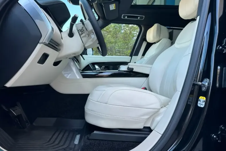 Land Rover Range Rover din 2025 cu 3.000 km - oferta LAN115539 - foto 13