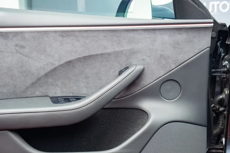 Tesla Model 3 din 2024 cu 3.000 km - oferta TES115552 - foto 17