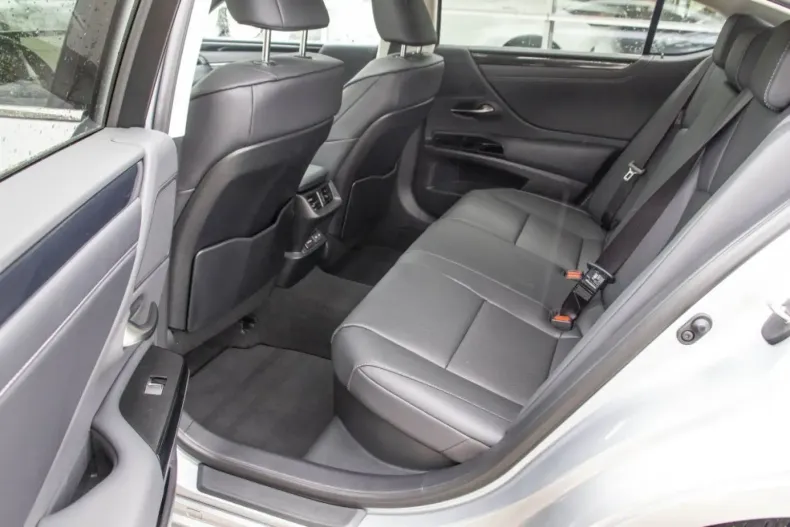 Lexus ES 300 din 2023 cu 3.500 km - oferta LEX115566 - foto 8