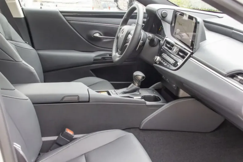 Lexus ES 300 din 2023 cu 3.500 km - oferta LEX115566 - foto 17