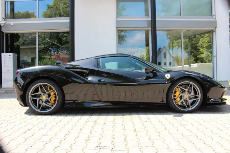 Ferrari F8 din 2022 cu 6.400 km - oferta FER115586 - foto 6