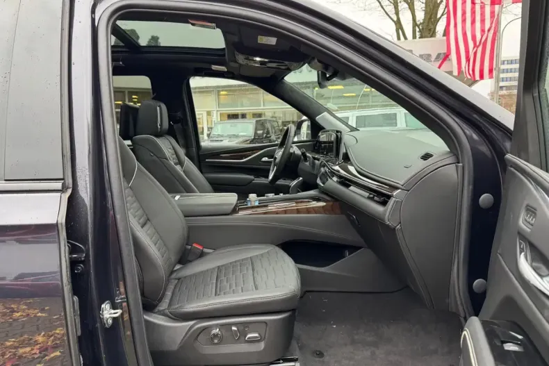 Cadillac Escalade din 2025 cu 50 km - oferta CAD115601 - foto 18