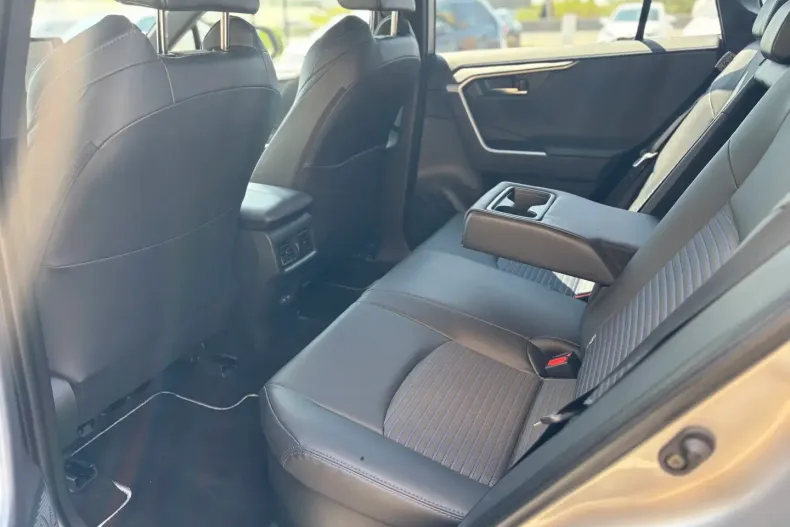 Toyota RAV4 din 2025 cu 500 km - oferta TOY115622 - foto 9