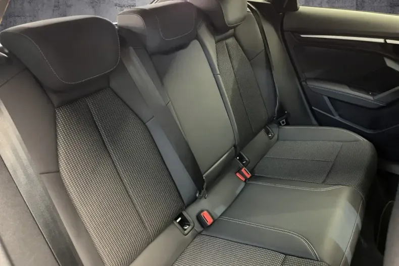 Audi A3 din 2023 cu 70.650 km - oferta AUD115631 - foto 10