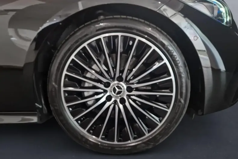 Mercedes-Benz CLE 300 din 2024 cu 12.704 km - oferta MER115637 - foto 5